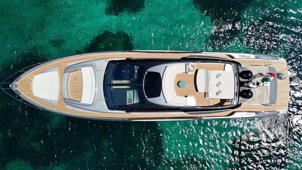 Аренда мега яхты Riva Perseo 76 на Сардинии, Италия